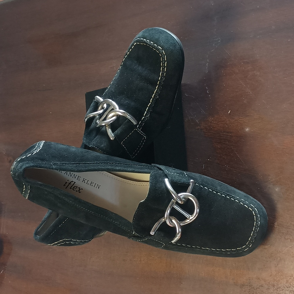 Ann Klein Black Loafers With Silver Accents. Women`s Size 7.5
